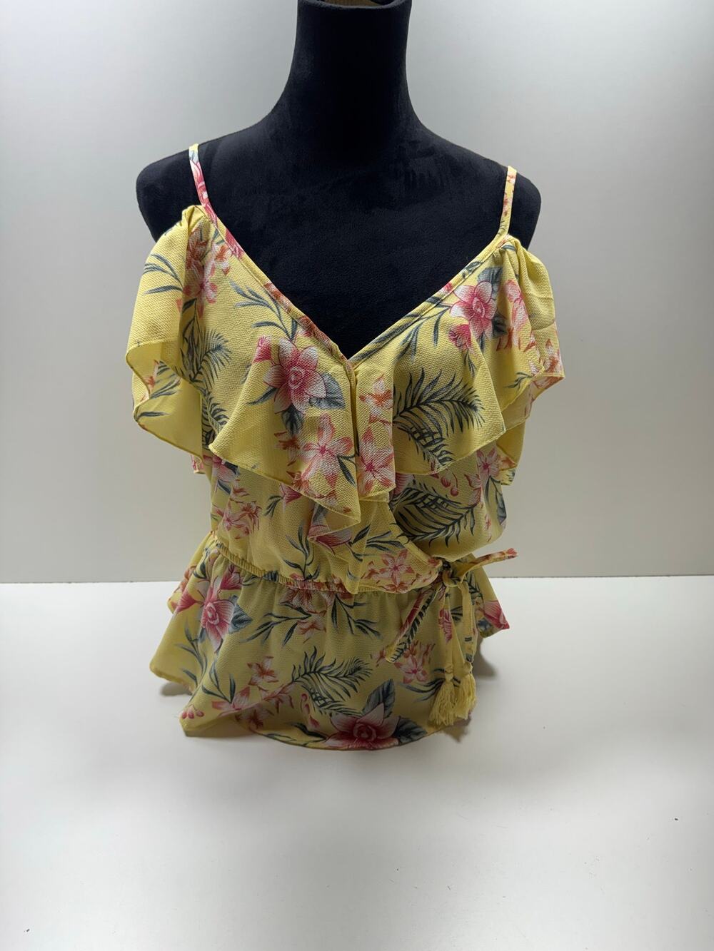 Hint Of Blush Yellow Floral Women’s Blouse Sz L VNeck Cold Shoulder Cottage Core